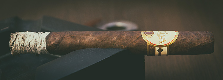Дегустация и курение сигары Oliva Serie O Churchill | Фото