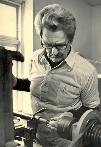 Сикстен Иварссон в своей мастерской. | Фото: Scandinavian Pipemakers Book